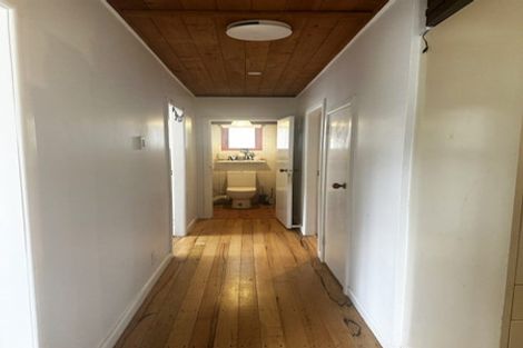 Photo of property in 802 West Coast Road, Oratia, Auckland, 0604