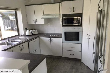 Photo of property in 16 Claridge Place, Taradale, Napier, 4112