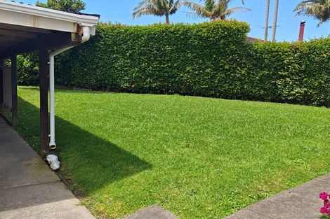 Photo of property in 2/3 Ian Place, Glendene, Auckland, 0602