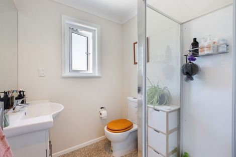 Photo of property in 8 Lyndfield Lane, Newlands, Wellington, 6037