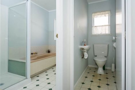 Photo of property in 1/71 Browns Bay Road, Browns Bay, Auckland, 0630