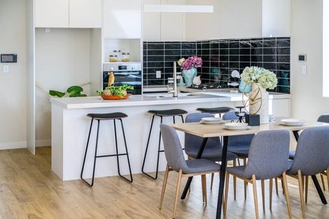 Photo of property in 12 September Place, Forrest Hill, Auckland, 0620