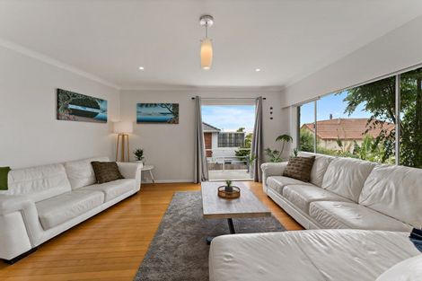 Photo of property in 2/71 Deep Creek Road, Waiake, Auckland, 0630