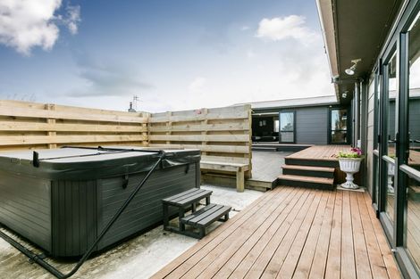 Photo of property in 61 Severn Street, Rongotea, 4476