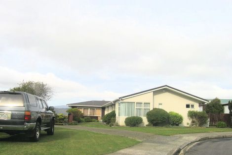 Photo of property in 2 Peach Tree Grove, Maungaraki, Lower Hutt, 5010