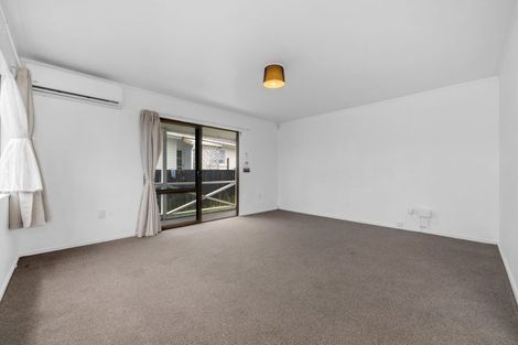 Photo of property in 2/103 Chichester Drive, Rosehill, Papakura, 2113