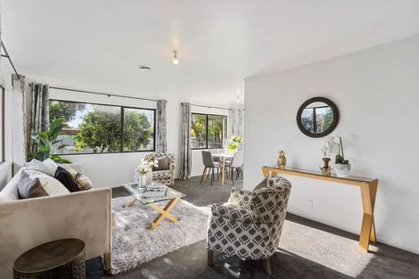 Photo of property in 2/128a Bruce Mclaren Road, Henderson, Auckland, 0612
