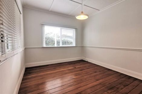 Photo of property in 46 Colonial Road, Birkenhead, Auckland, 0626