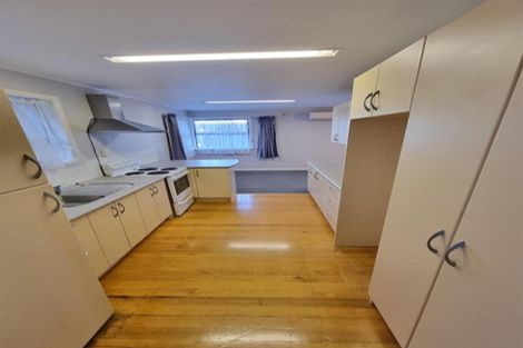 Photo of property in 4 Graham Avenue, Te Atatu Peninsula, Auckland, 0610