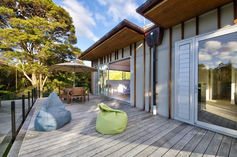 Photo of property in 27 Cochran Road, Oratia, Auckland, 0604