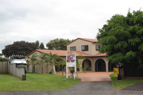 Photo of property in 18 Cumbrian Place, Conifer Grove, Takanini, 2112