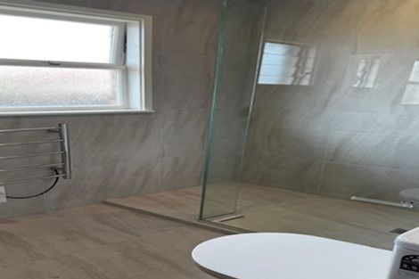 Photo of property in 2/3 Ocean View Road, Hillcrest, Auckland, 0627