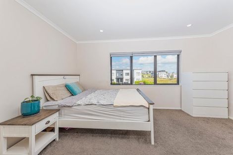 Photo of property in 4 Lumbarda Drive, Kumeu, 0810