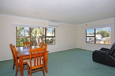 Photo of property in 26 Kingsclere Place, Goodwood Heights, Auckland, 2105
