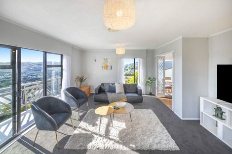 Photo of property in 42 Chapman Street, Newlands, Wellington, 6037