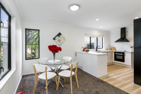 Photo of property in 3/8 Golf Road, New Lynn, Auckland, 0600