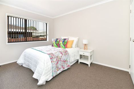 Photo of property in 2/24 Tamariki Avenue, Kelston, Auckland, 0602
