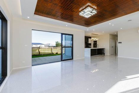 Photo of property in 1 Whata Street, Clarks Beach, 2122