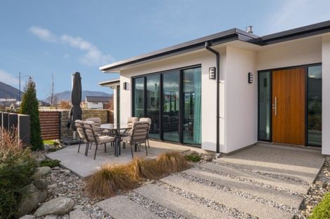 Photo of property in 5 Valley Crescent, Wanaka, 9305
