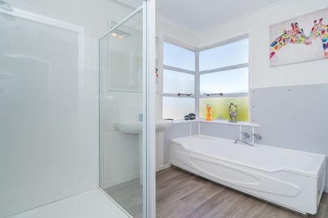 Photo of property in 6 Cossens Street, Balclutha, 9230