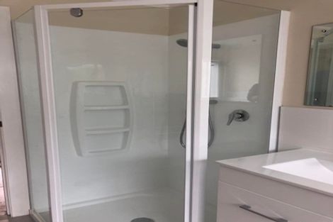 Photo of property in 1/36 Exmouth Road, Northcote, Auckland, 0627