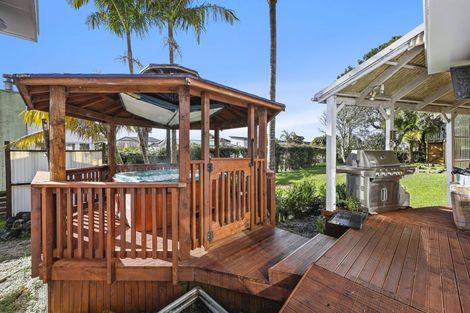 Photo of property in 44 Farquhar Road, Glendene, Auckland, 0602