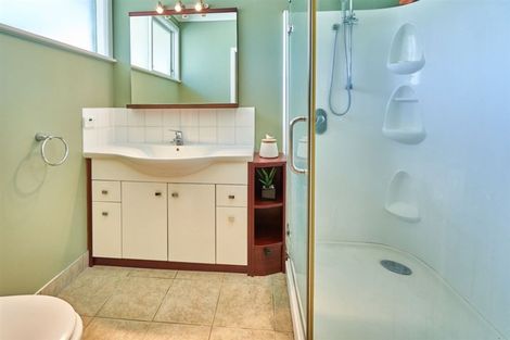 Photo of property in 5 Vernon Avenue, Takaro, Palmerston North, 4412