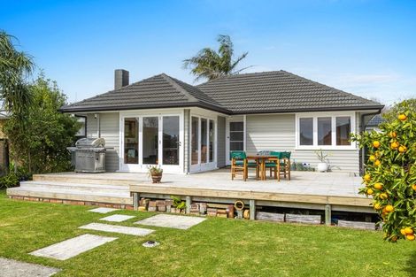Photo of property in 26 Durham Street, Te Atatu Peninsula, Auckland, 0610