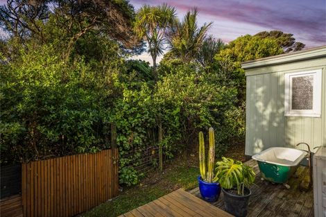 Photo of property in 132 Seaview Road, Piha, New Lynn, 0772