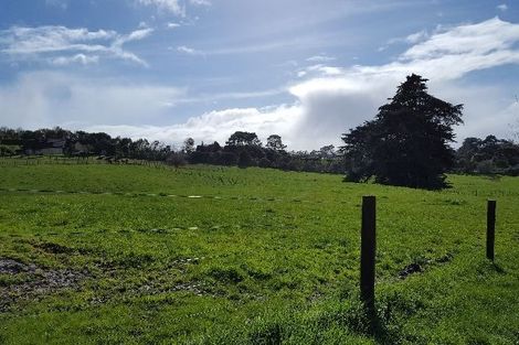 Photo of property in 400 Waitakere Road, Taupaki, Henderson, 0782