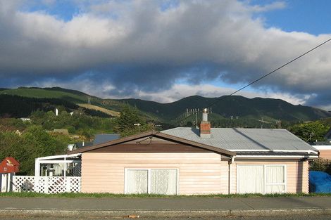Photo of property in 4 Moana Road, Paraparaumu, 5032