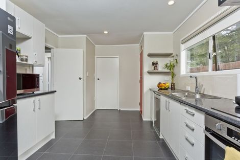 Photo of property in 11 Yule Place, Massey, Auckland, 0614