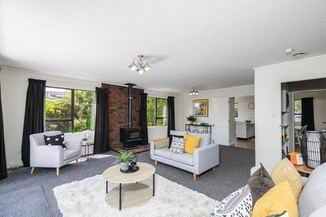 Photo of property in 16 Dominica Crescent, Grenada Village, Wellington, 6037