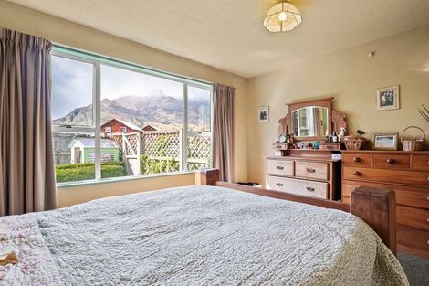 Photo of property in 35-35a Remarkables Crescent, Frankton, Queenstown, 9300