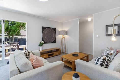 Photo of property in 2/2 Silver Creek Road, Weymouth, Auckland, 2103