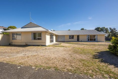 Photo of property in 50 Queens Road, Waikanae Beach, Waikanae, 5036