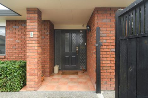Photo of property in 4 Mckenzie Court, Terrace End, Palmerston North, 4410