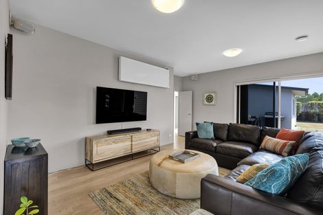 Photo of property in 32 Redwood Crescent, Hurdon, New Plymouth, 4310