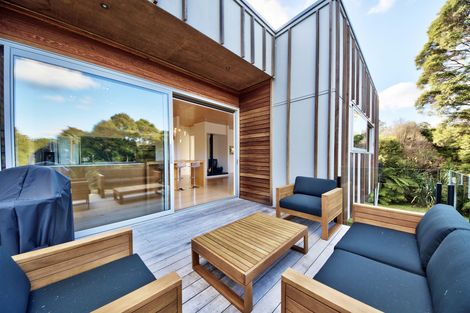 Photo of property in 27 Cochran Road, Oratia, Auckland, 0604