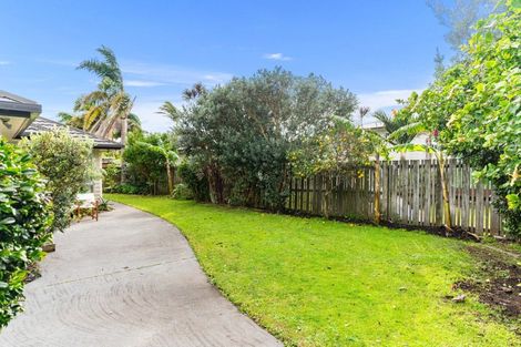 Photo of property in 11 Miami Place, One Tree Point, 0118