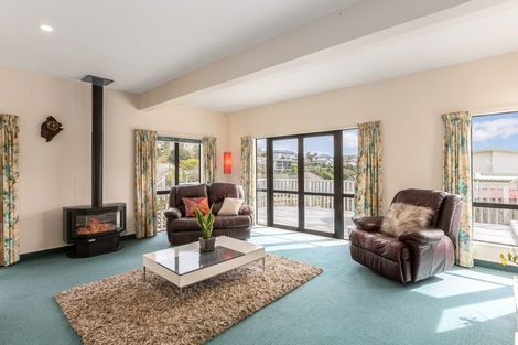 Photo of property in 31 Lanyon Place, Whitby, Porirua, 5024