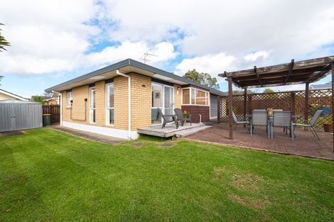 Photo of property in 2/39 Mcleod Road, Henderson, Auckland, 0612