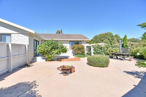 Photo of property in 4 Sonning Place, Redwood, Christchurch, 8051