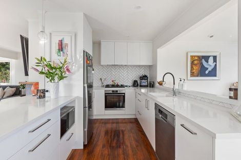 Photo of property in 41 Shakespear Road, Army Bay, Whangaparaoa, 0930