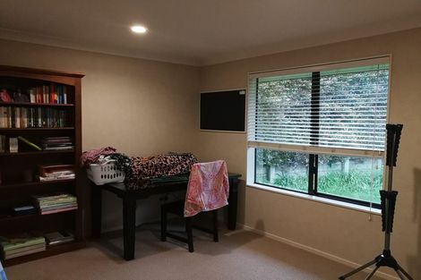 Photo of property in 4 Lilybank Crescent, East Tamaki, Auckland, 2013