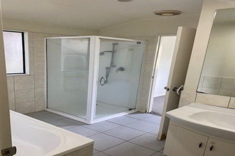 Photo of property in 3a Louise Place, West Harbour, Auckland, 0618