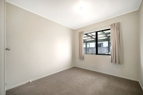 Photo of property in 2/31 Templeton Place, Clendon Park, Auckland, 2103