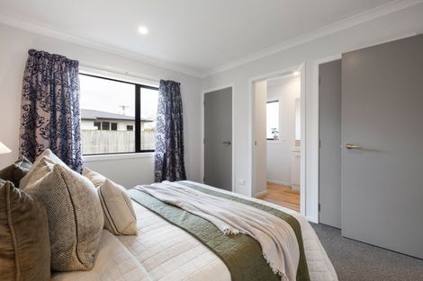 Photo of property in 82 Grey Street, Cambridge, 3434