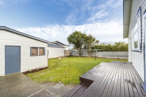 Photo of property in 4 Perrin Place, Kelvin Grove, Palmerston North, 4414