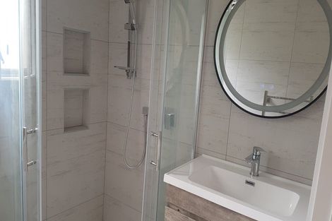 Photo of property in 56 Goldfinch Rise, Unsworth Heights, Auckland, 0632